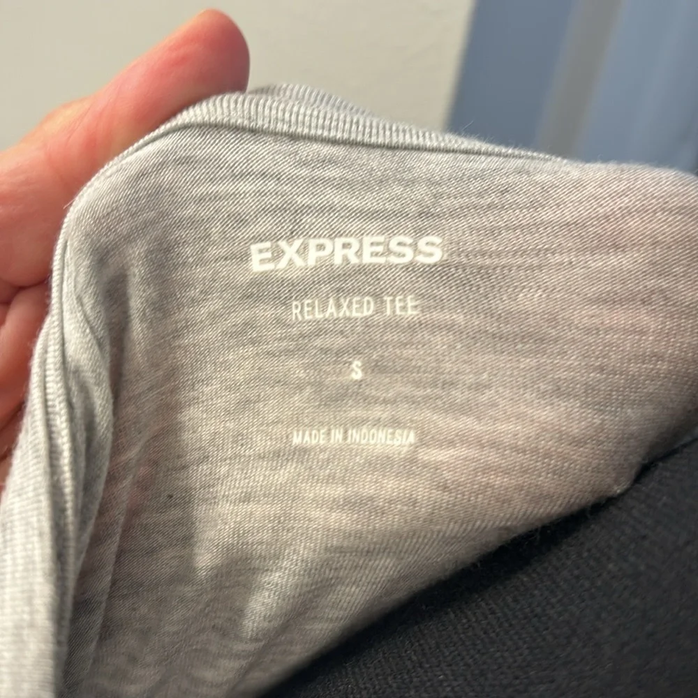 Express relaxed tee. Super soft deep v neck tee. Size small - Picture 7 of 7